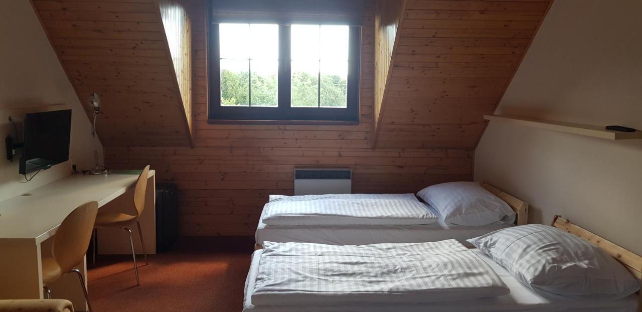 Sporthotel Kácov エクステリア 写真