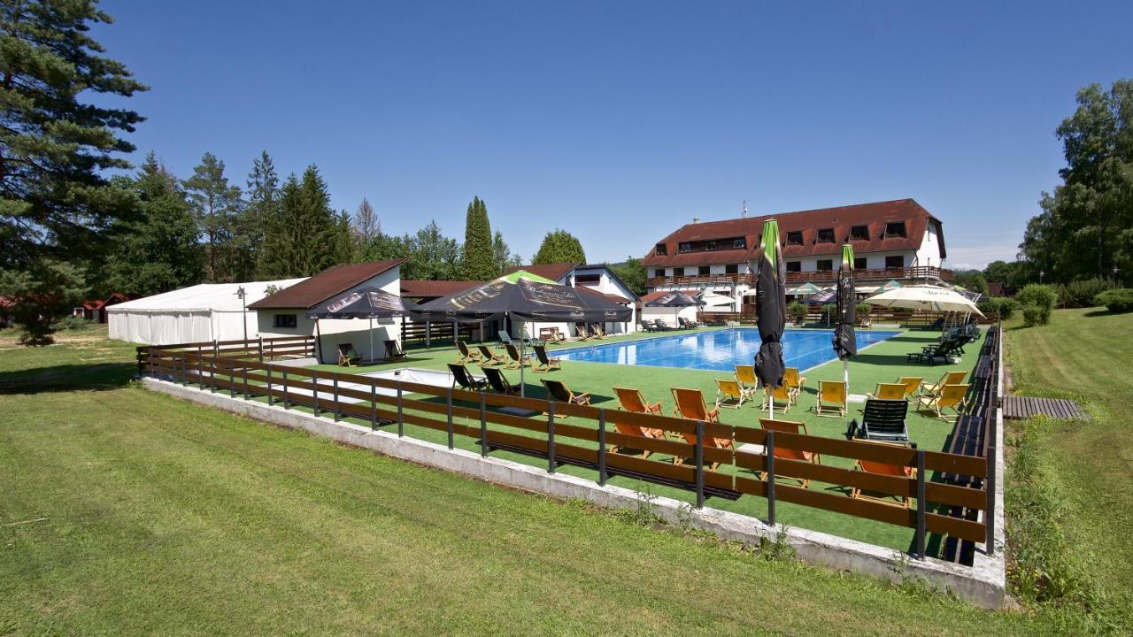 Sporthotel Kácov エクステリア 写真