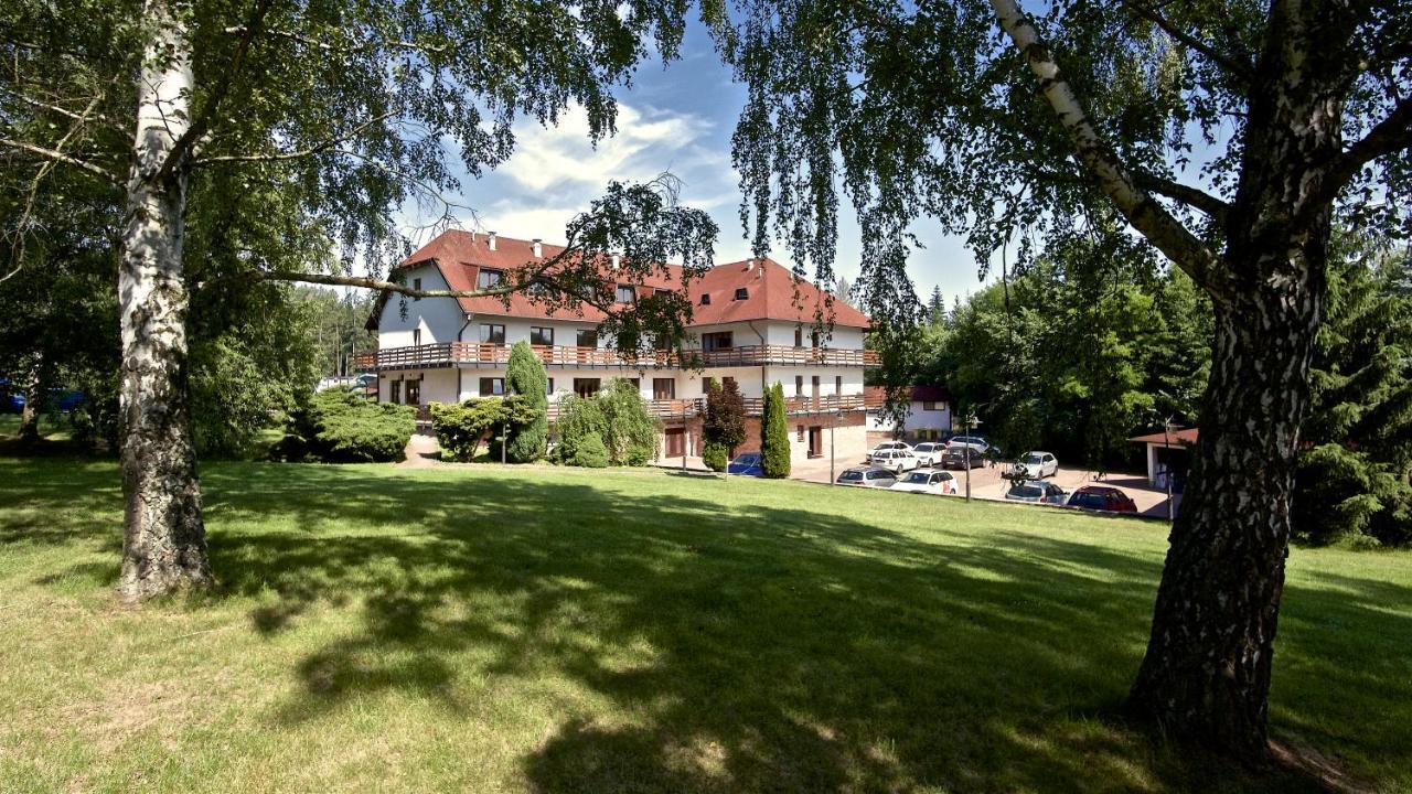 Sporthotel Kácov エクステリア 写真