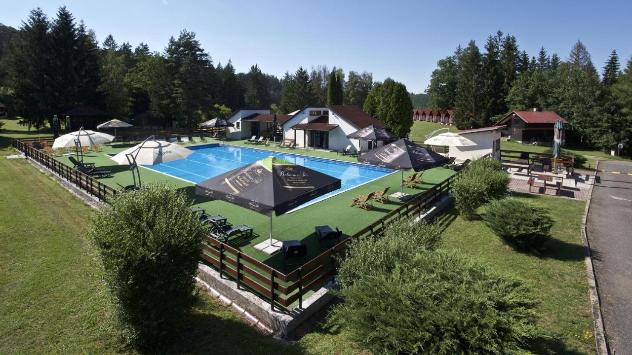 Sporthotel Kácov エクステリア 写真