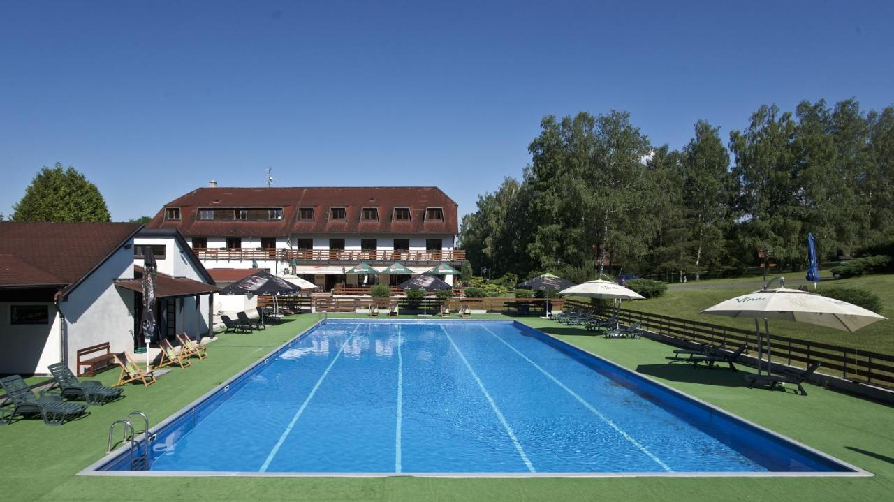 Sporthotel Kácov エクステリア 写真