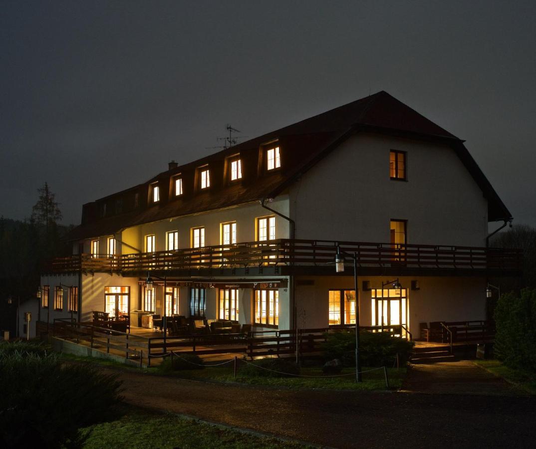 Sporthotel Kácov エクステリア 写真