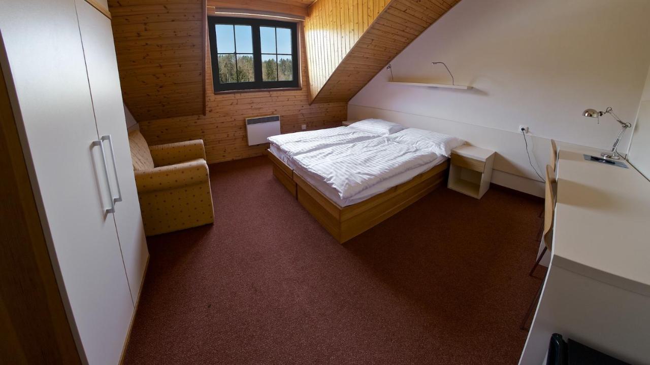 Sporthotel Kácov エクステリア 写真